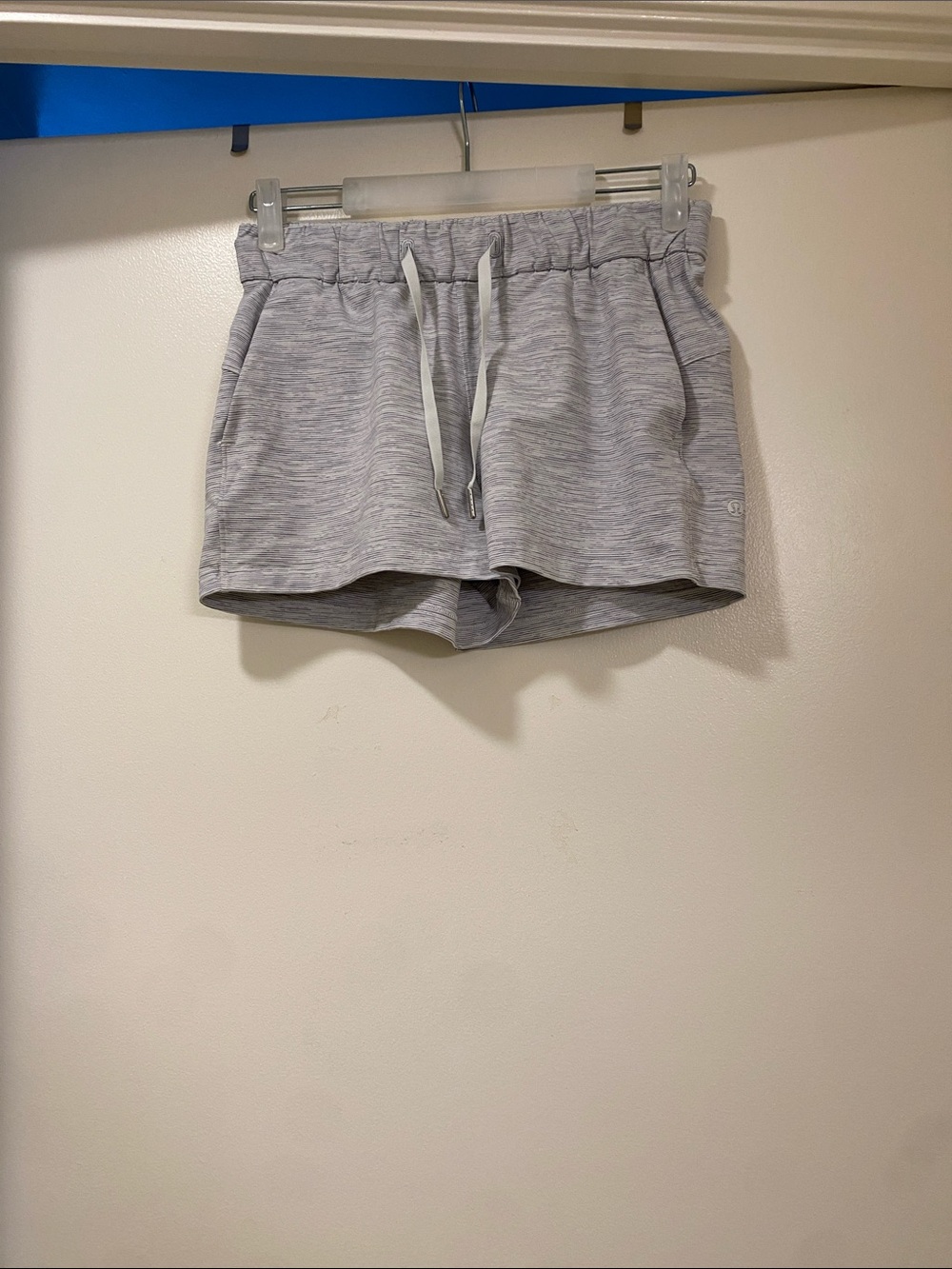 Authentic Lululemon Women's Heather Gray Drawstring Athletic Shorts Women Size 6